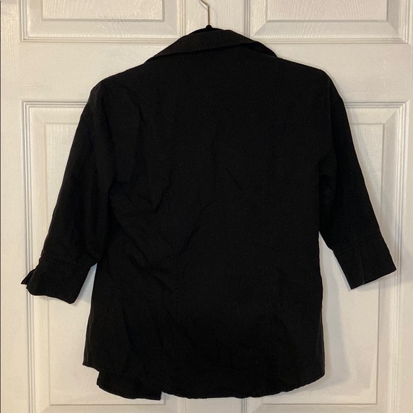 🌺 4 for $25 Black Button Down - Picture 3 of 3